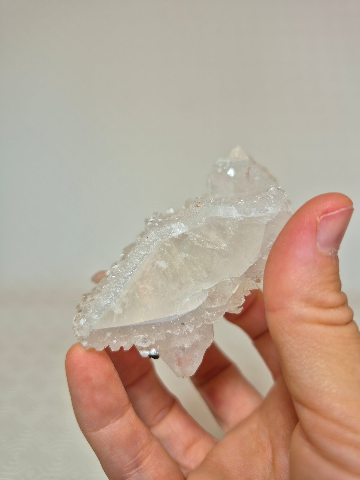Apofillite e Stilbite su Calcite