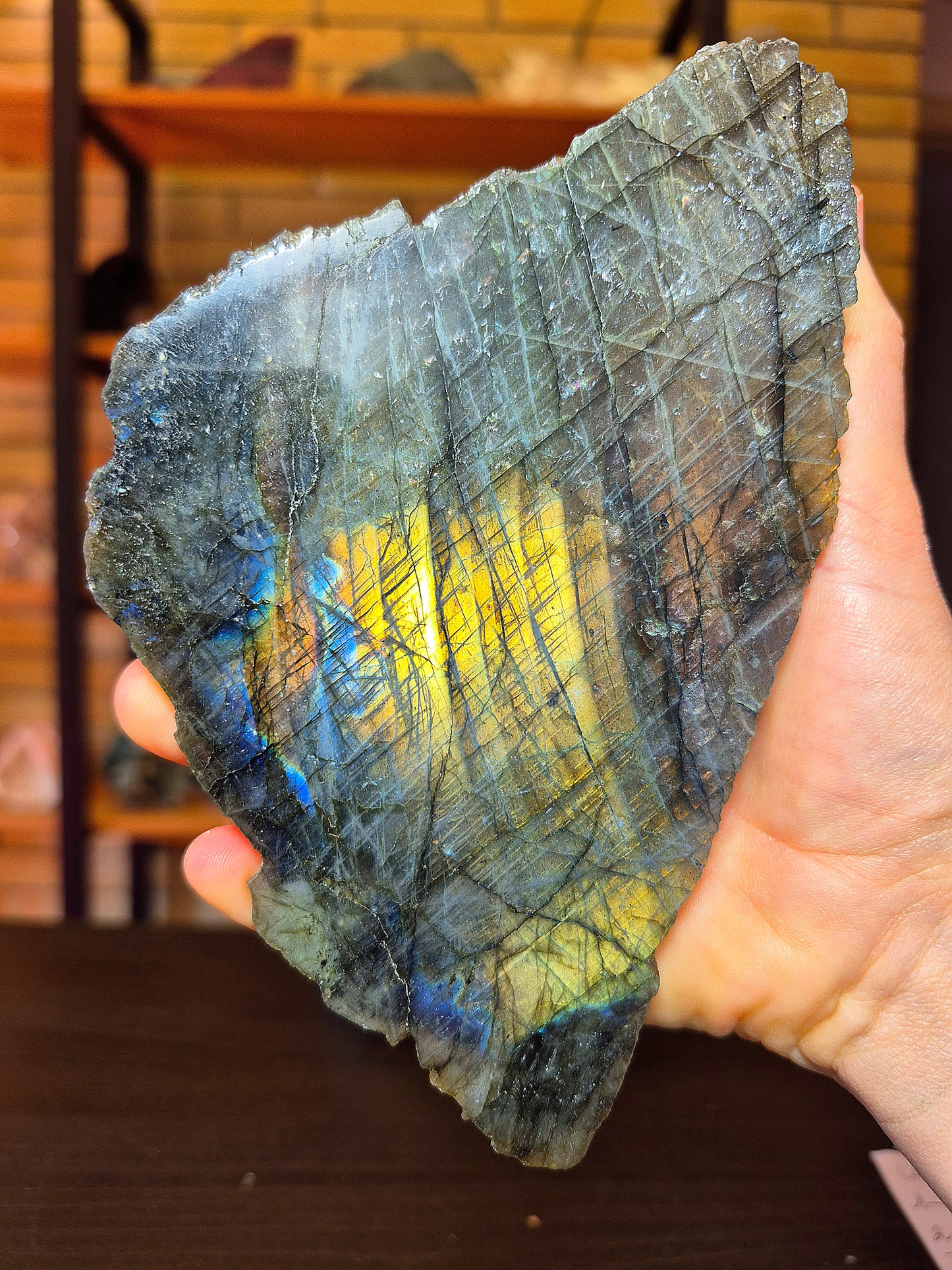Forma Libera di Labradorite Semilucidata