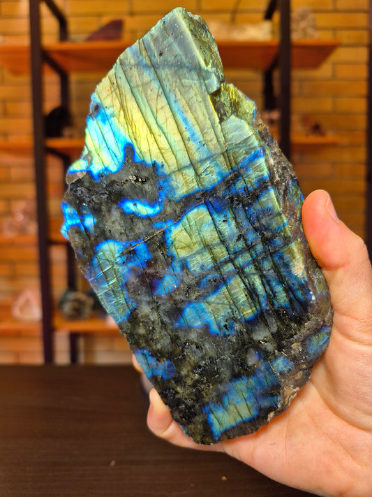 Forma Libera di Labradorite Semilucidata