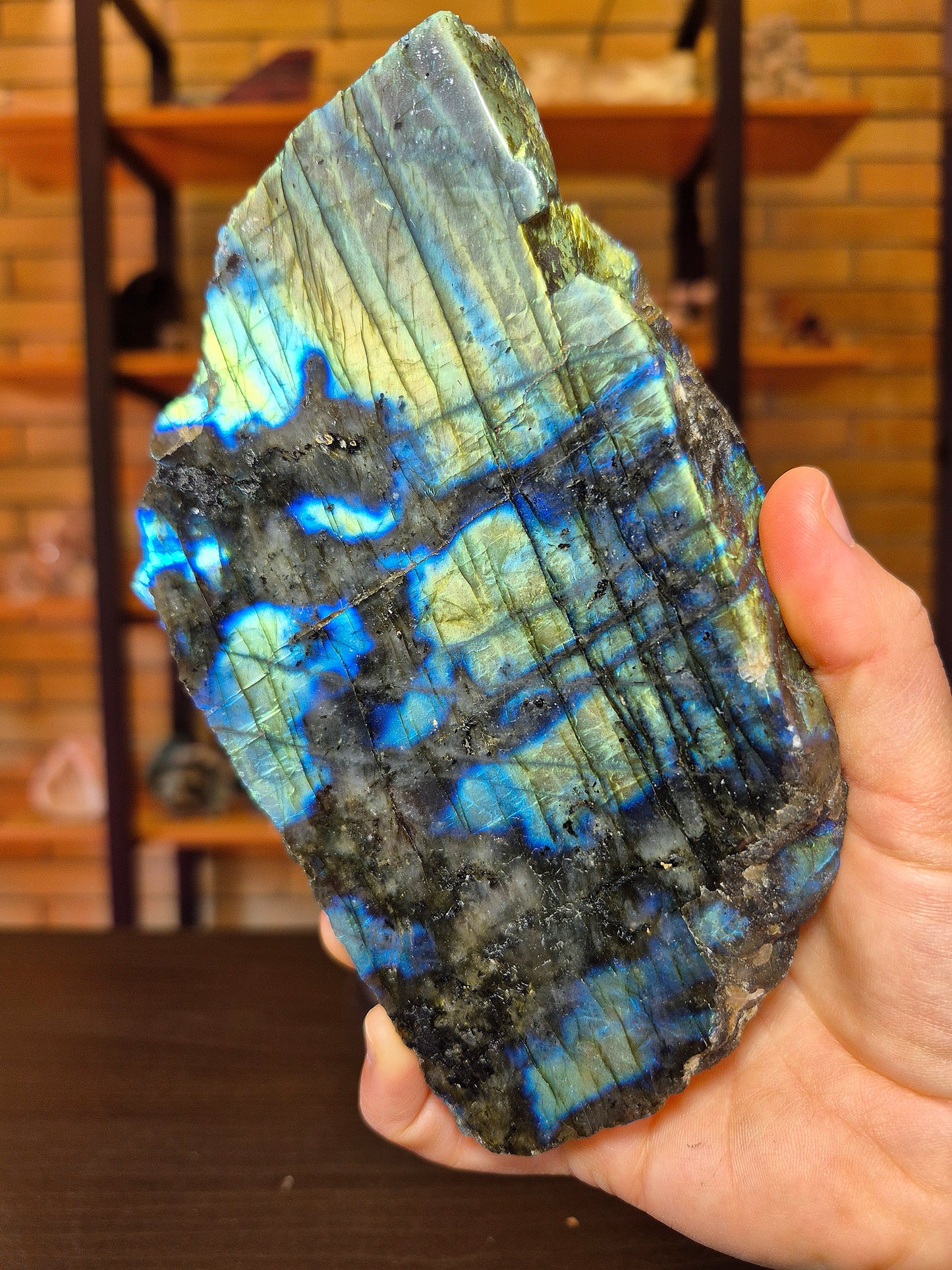 Forma Libera di Labradorite Semilucidata